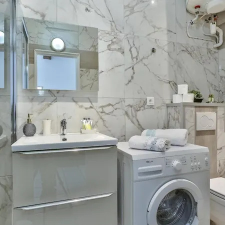 Mari 117 - Center * Nicea